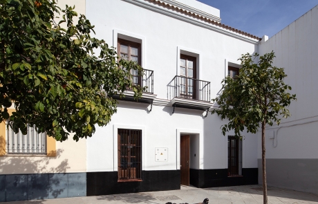 Alfarería 100, Sevilla: fachada a calle Alfarería