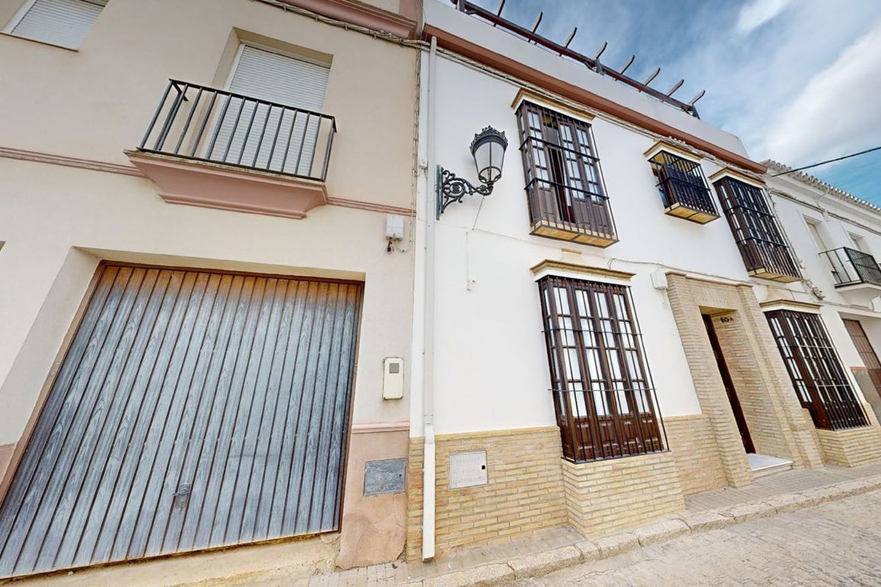 AFO VIVIENDA UNIFAMILIAR ENTREMEDIANERAS · Sastres 10A, Marchena (Sevilla) — fachada a calle Sastres