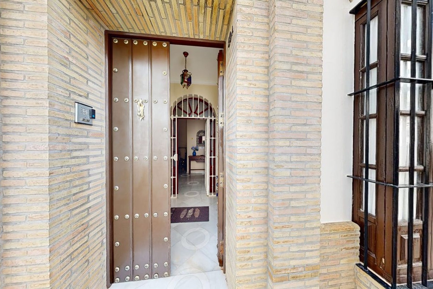 AFO VIVIENDA UNIFAMILIAR ENTREMEDIANERAS · Sastres 10A, Marchena (Sevilla) — entrada