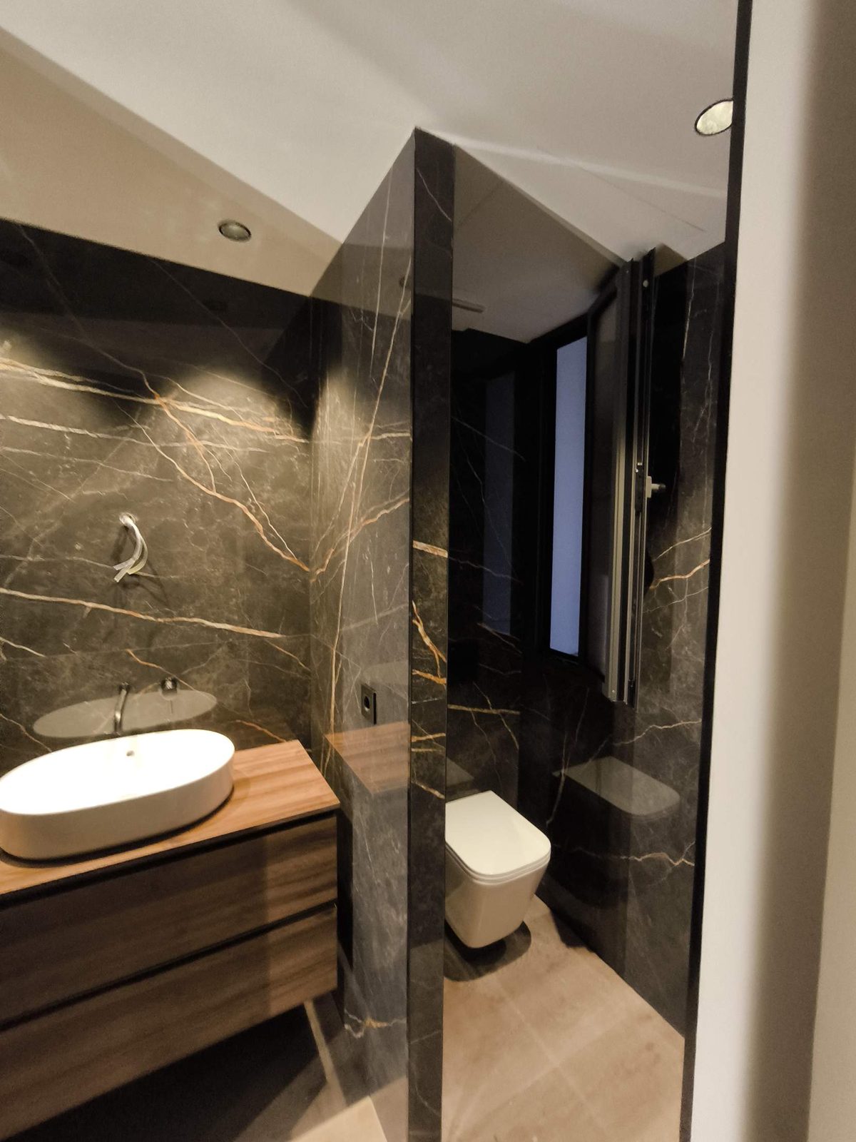 Pedro Tafur 1 (Sevilla), baño