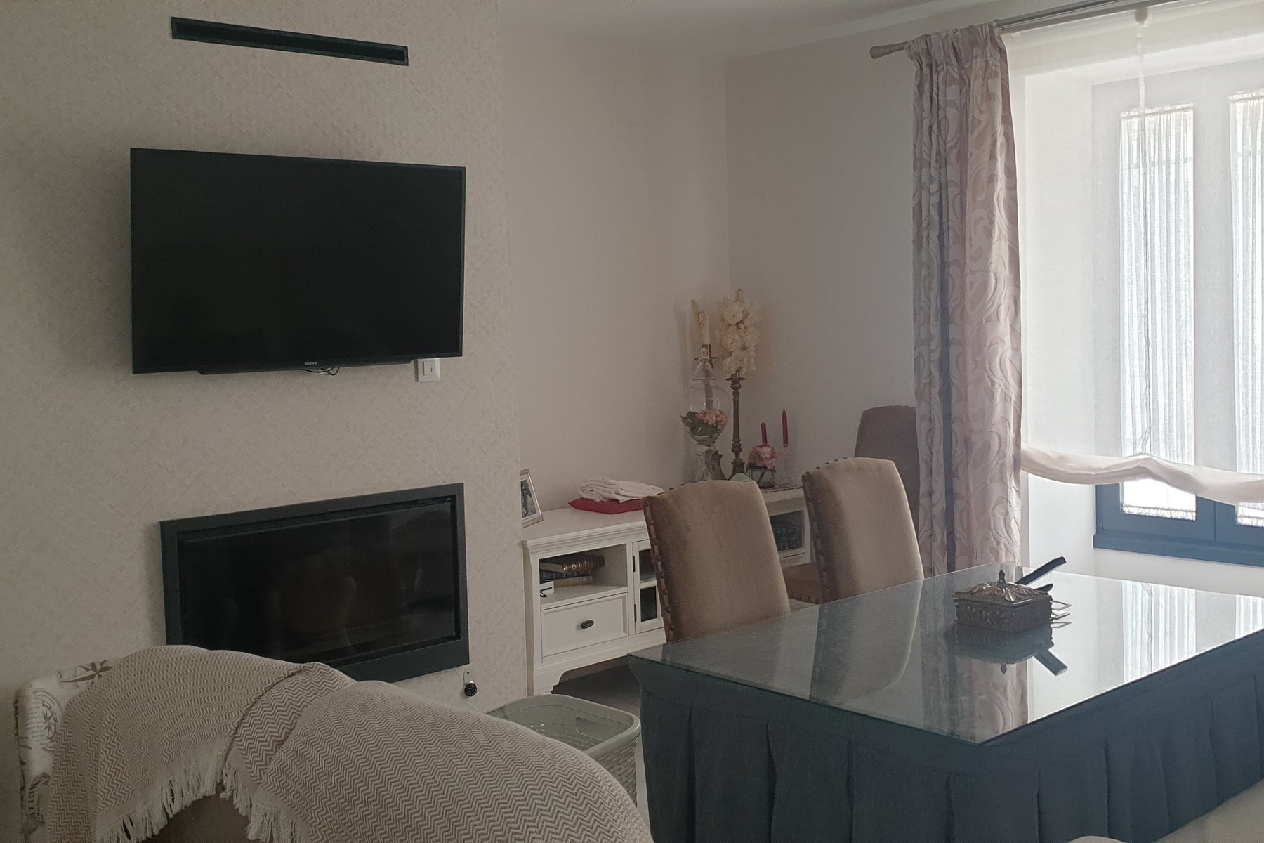 REFORMA Y AMPLIACIÓN VIVIENDA UNIFAMILIAR ENTREMEDIANERAS · undefined, Marchena (Sevilla) — sala de estar
