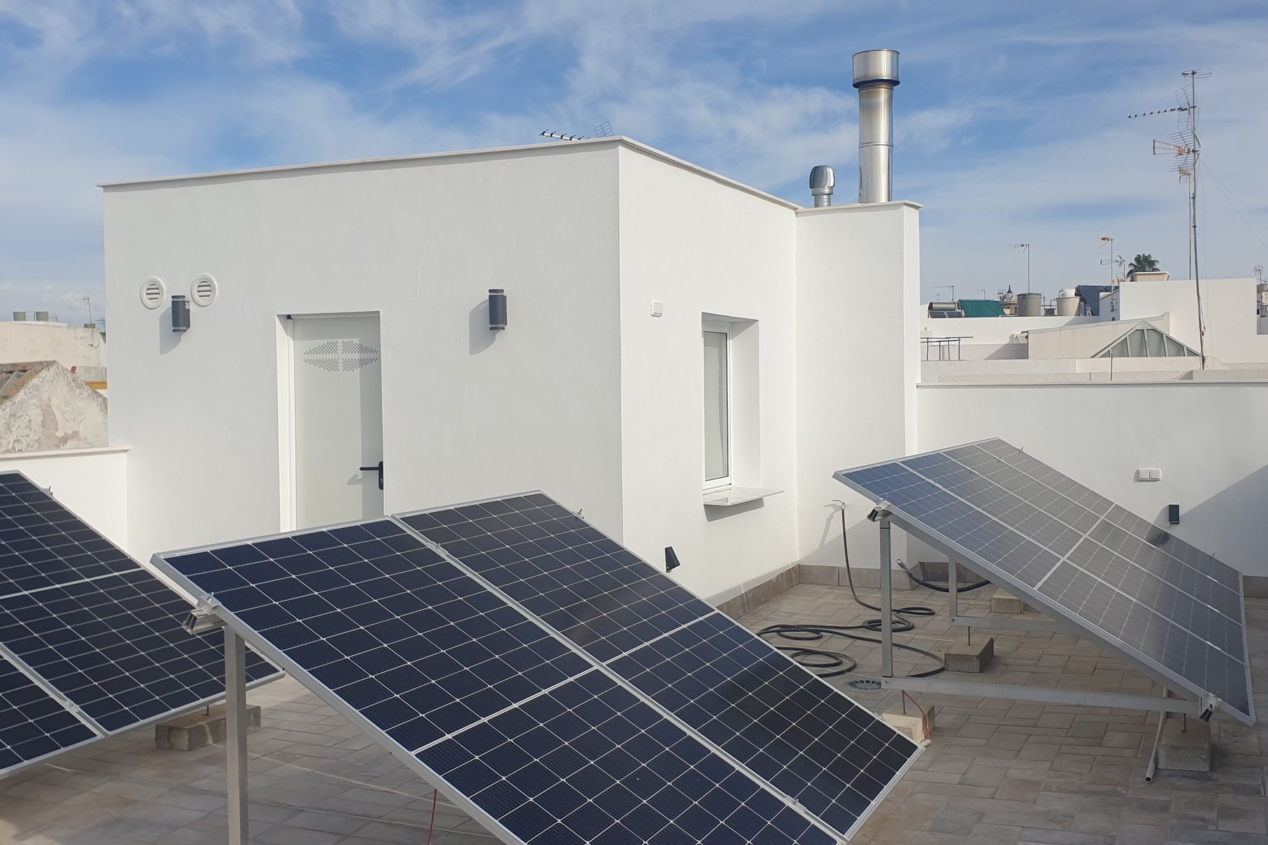 REFORMA Y AMPLIACIÓN VIVIENDA UNIFAMILIAR ENTREMEDIANERAS · undefined, Marchena (Sevilla) — azotea y castillete