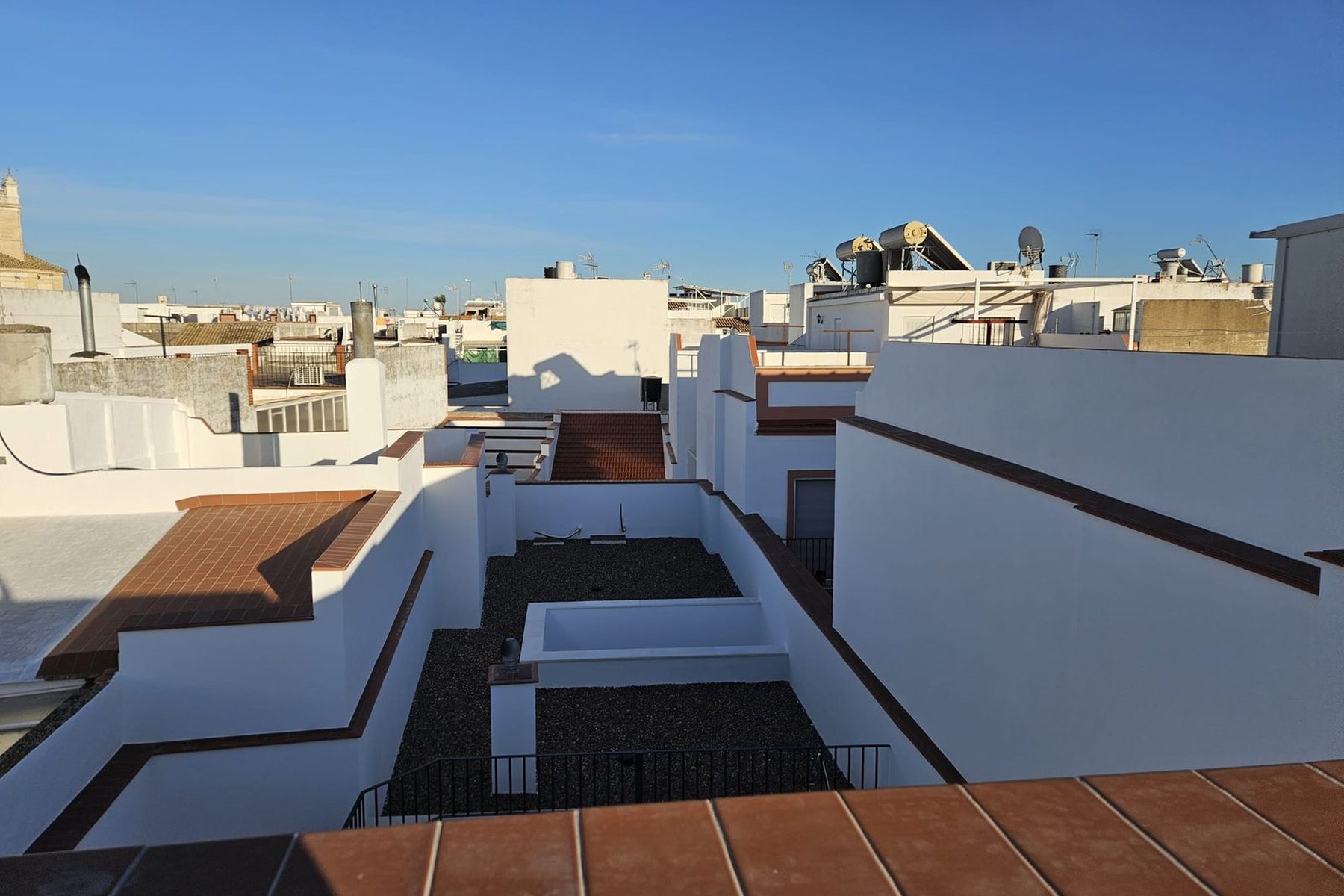 VIVIENDA UNIFAMILIAR ENTREMEDIANERAS · undefined, Marchena (Sevilla) — cubiertas