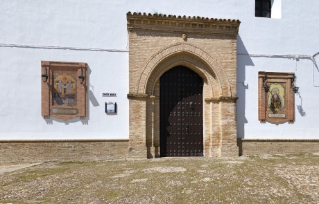 Iglesia de Santa María, Marchena: fachada sureste con el retablo de azulejo en 3D sobre la foto del estado actual